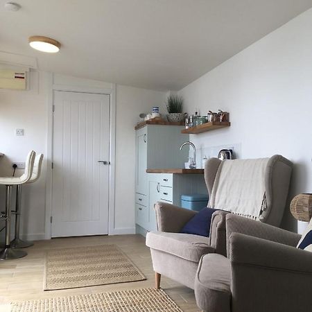 1-Bedroom Chalet With Parking On Site Looe Exteriör bild