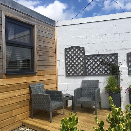 1-Bedroom Chalet With Parking On Site Looe Exteriör bild