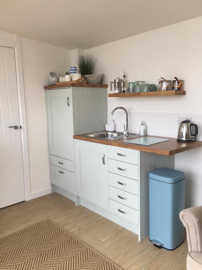 1-Bedroom Chalet With Parking On Site Looe Exteriör bild