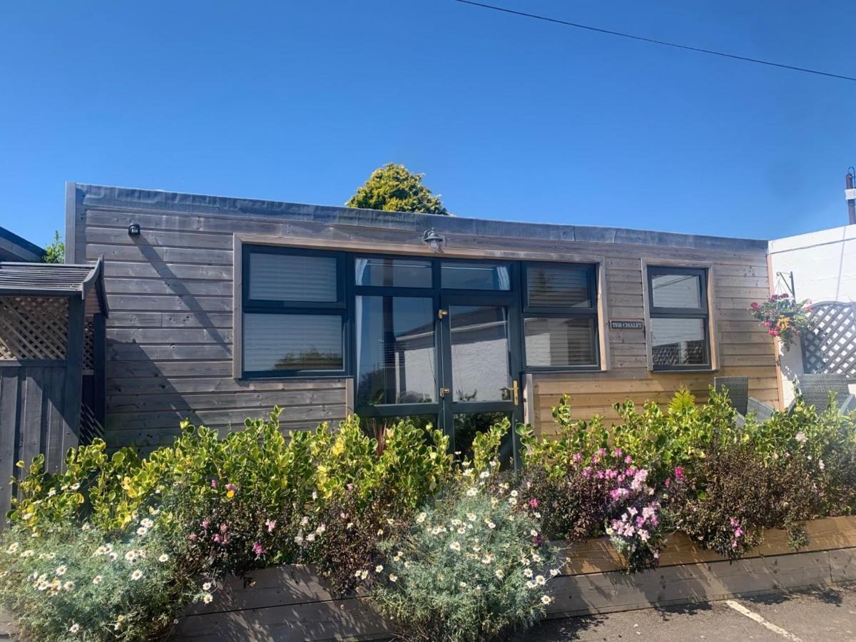 1-Bedroom Chalet With Parking On Site Looe Exteriör bild